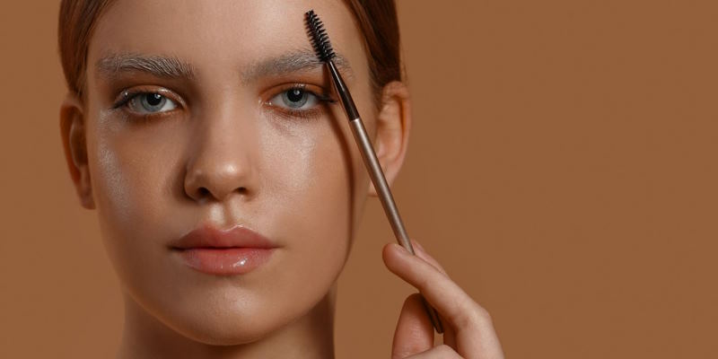 eyebrow-specific bleaching kit